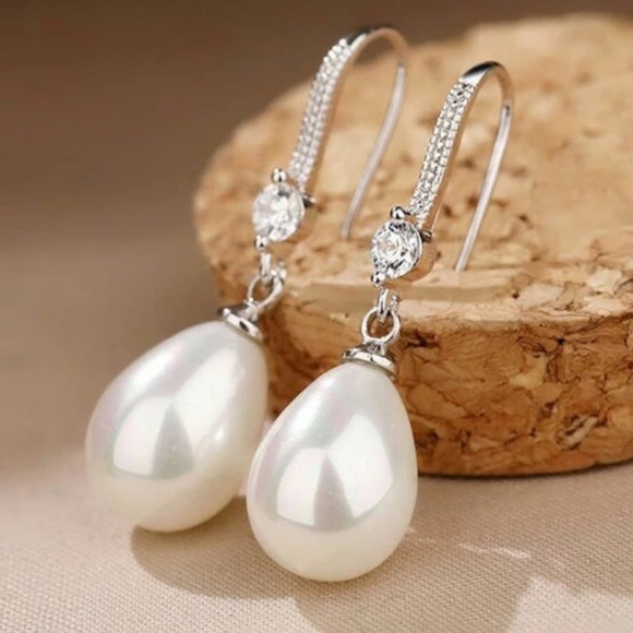 Sterling silver pearl teardrop earrings - Picture 2 of 7